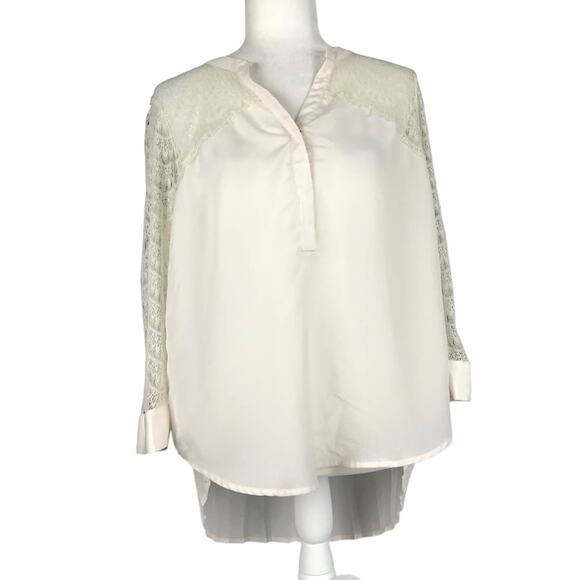 NEIMAN MARCUS Cream Lace Sleeve V-Neck Blouse Hi-Low Hem Lightweight Boho Chic - Picture 1 of 6
